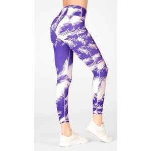 EUC Worn Once Women’s Fabletics Printed HR PureLuxe 7/8 Leggings